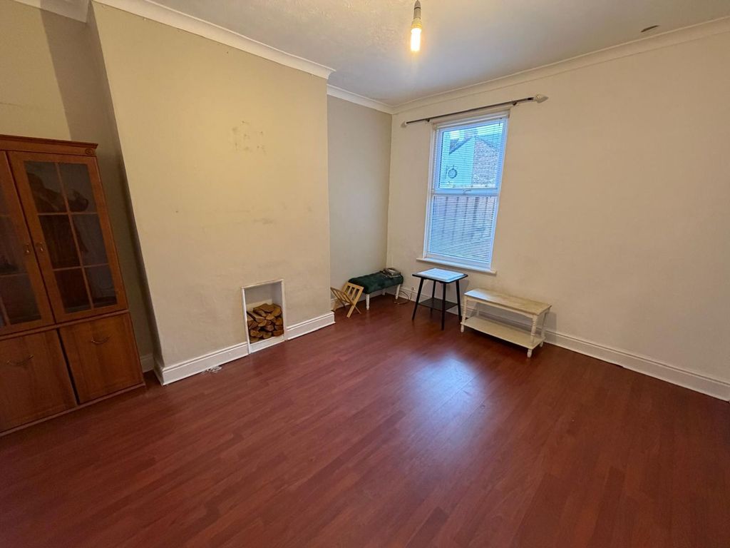 Property photo 3 of 9 Photo 1