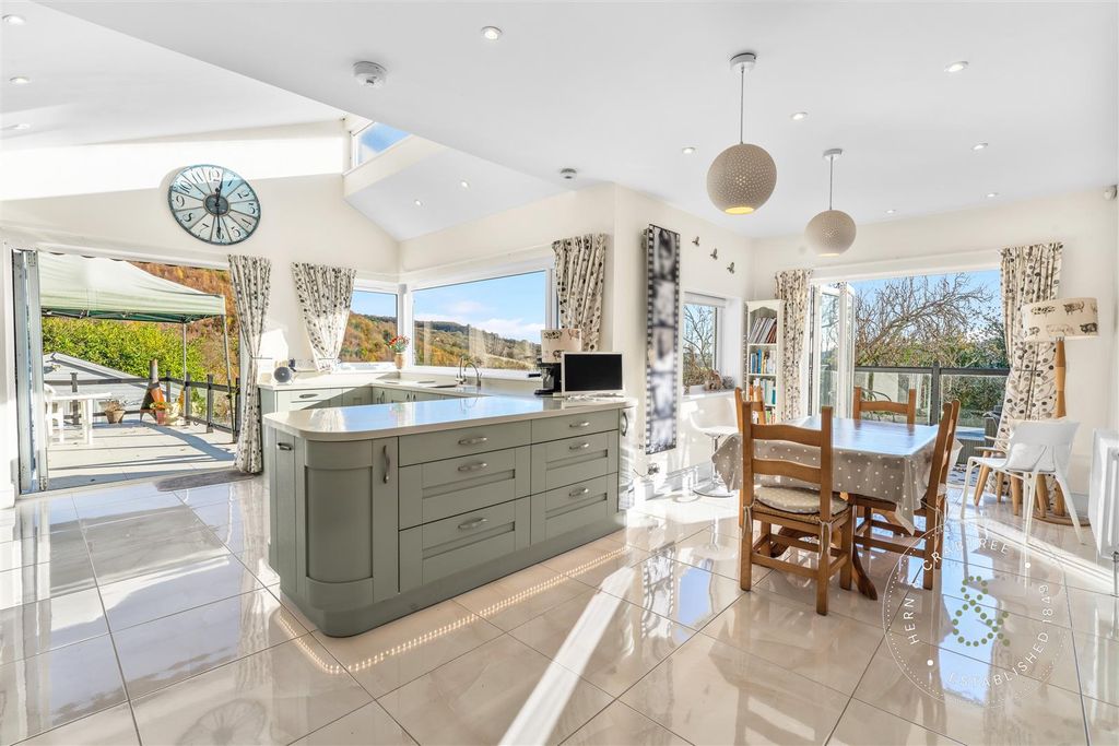 Property photo 3 of 85 Int, Machen, (20).Jpg