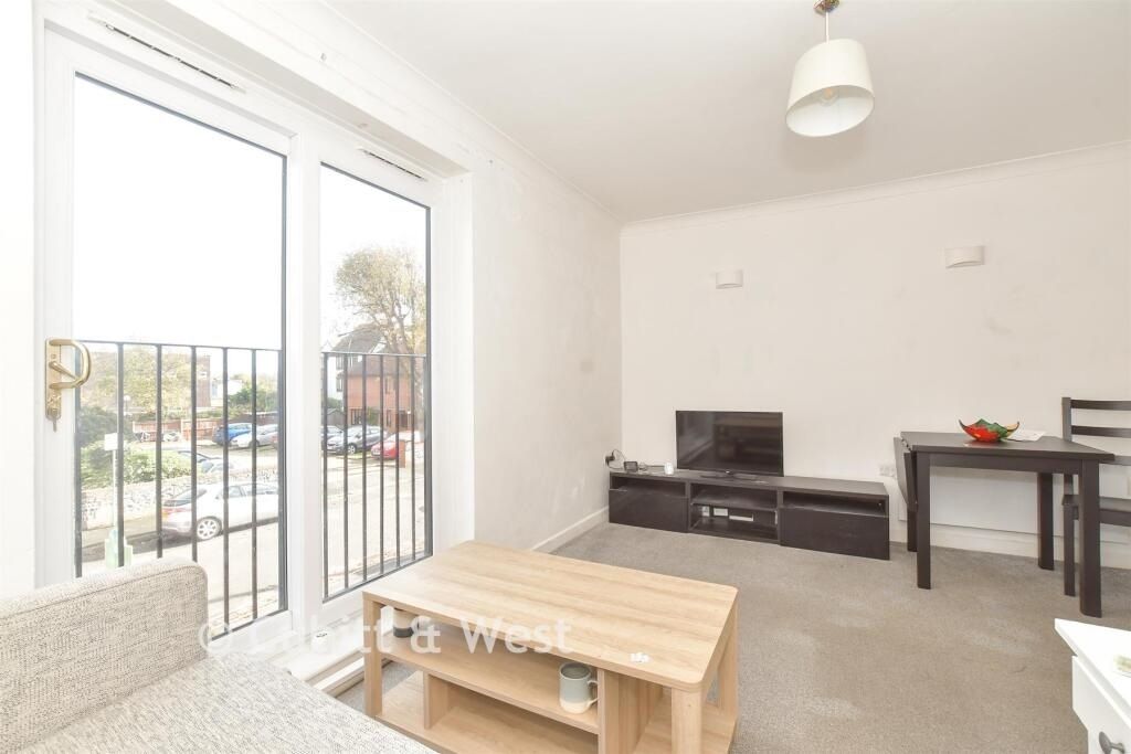 Property photo 2 of 10 1