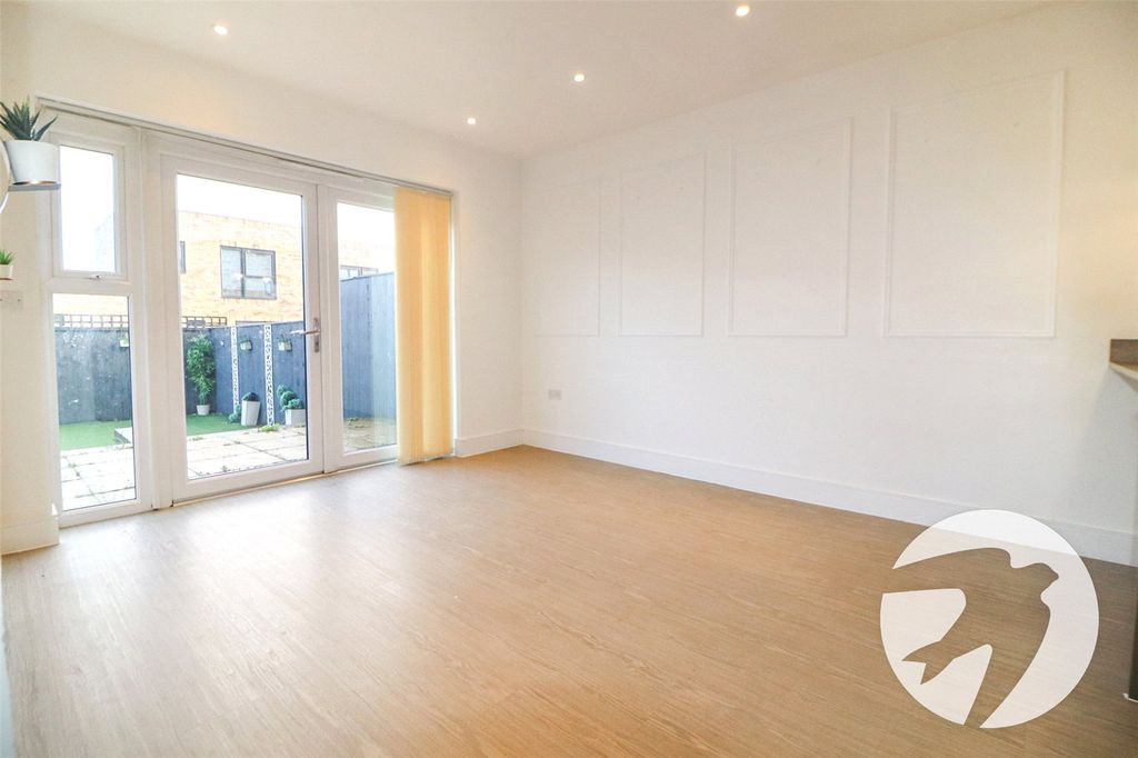 Property photo 3 of 20 Picture No. 25