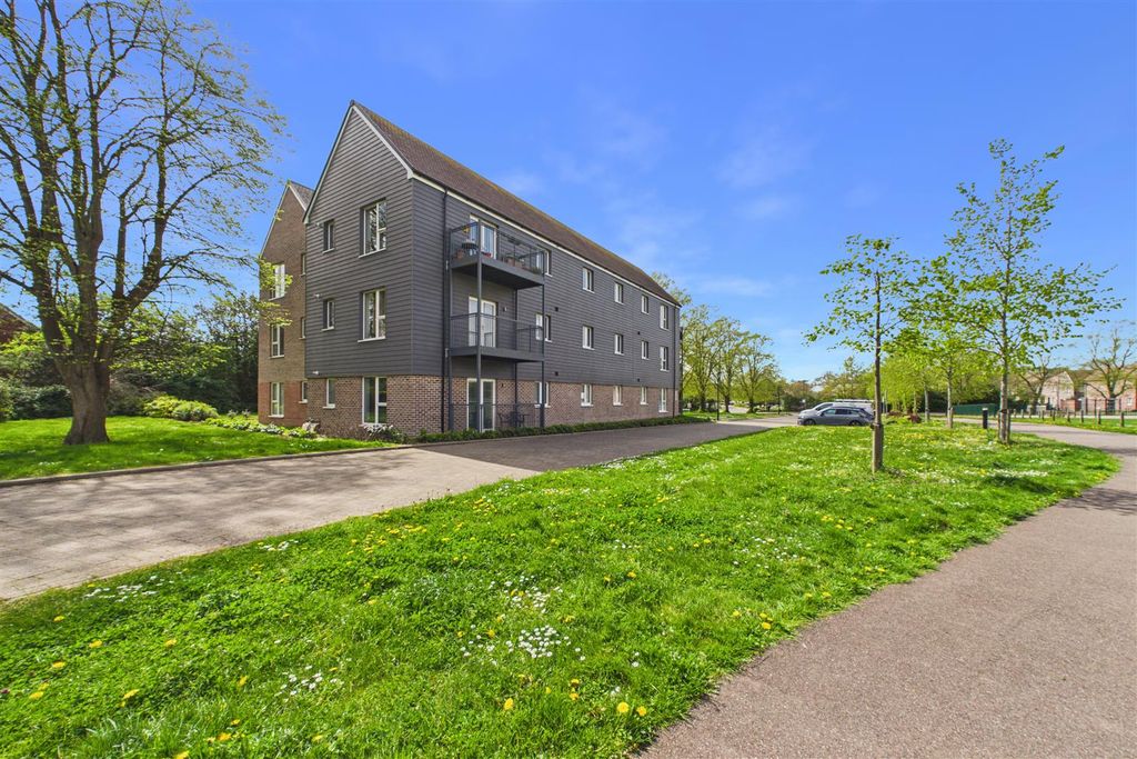 Property photo 1 of 14 Cam01894G0-Pr0288-Still036.Jpg