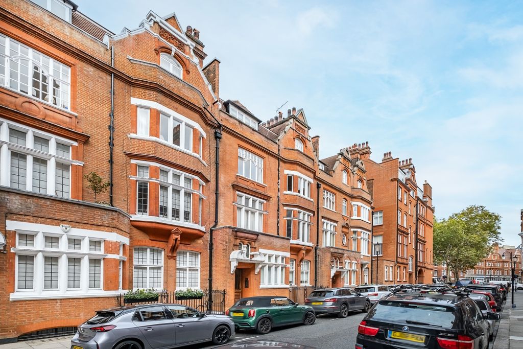 Property photo 2 of 10 Culford-Gardens-11