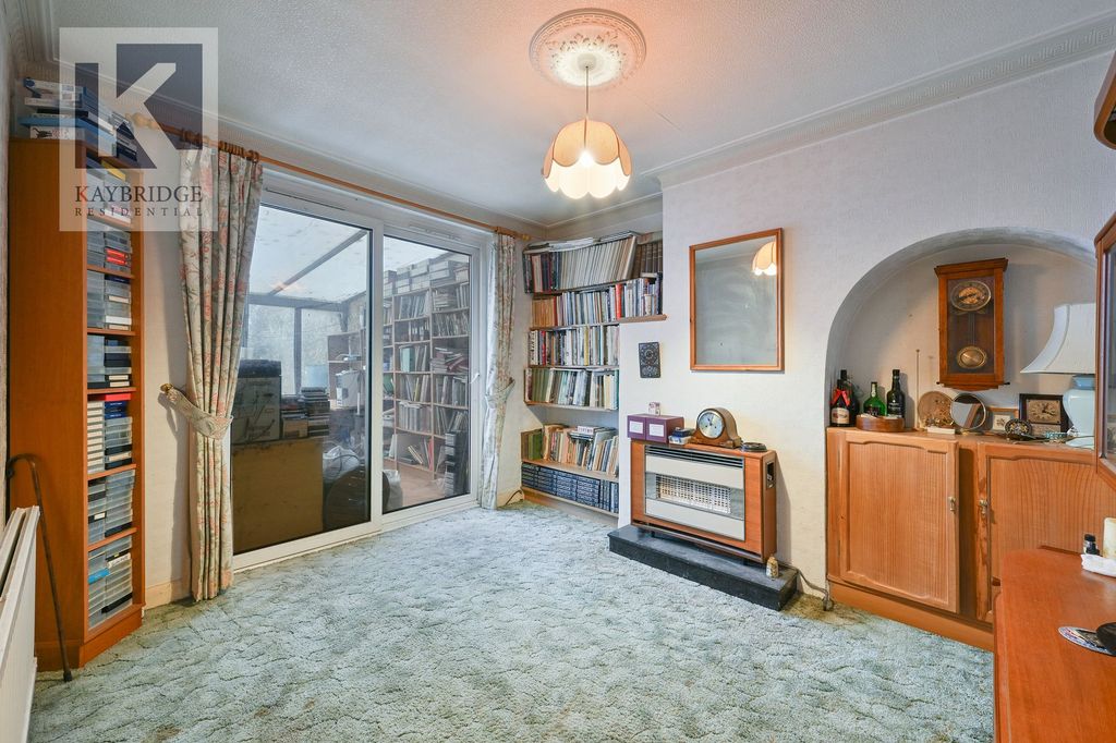 Property photo 3 of 12 Elmstead Gardens, Kt4 7Be