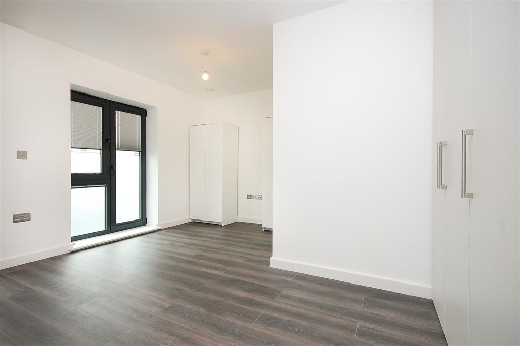 Property photo 2 of 10 Bedroom