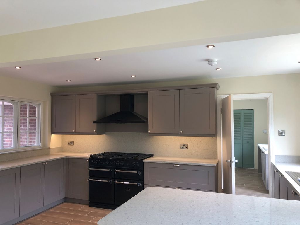 Property photo 2 of 10 Kitchen