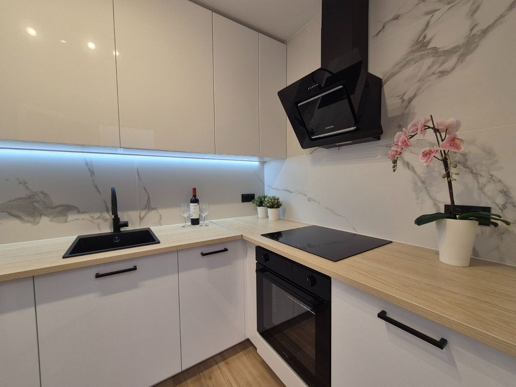 Property photo 2 of 43