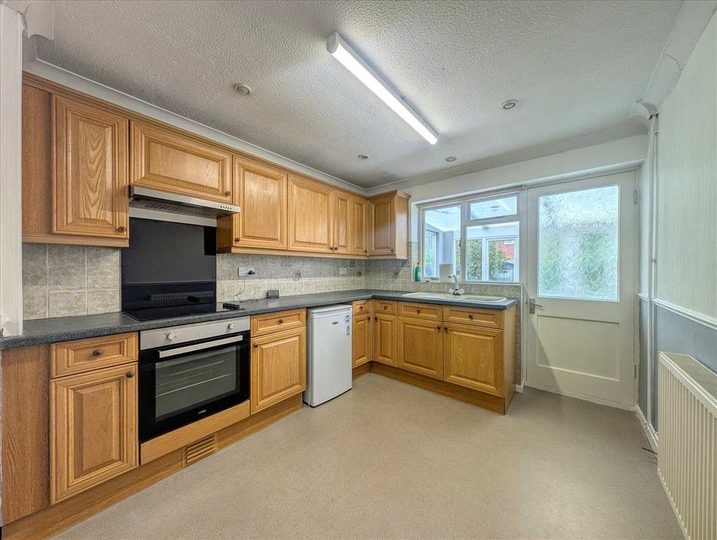 Property photo 2 of 14 Kitchen
