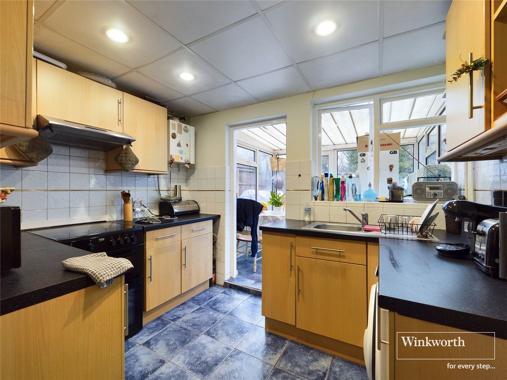 Property photo 3 of 8 Kitchen