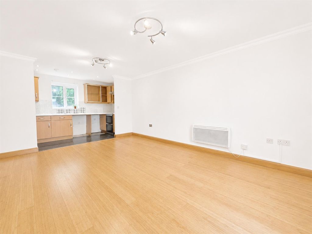 Property photo 2 of 17 46c94362-019B-41cc-9d2d-425c36Bf9c08.Png