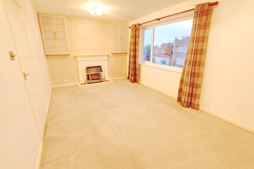 Property photo 3 of 10 Living Room