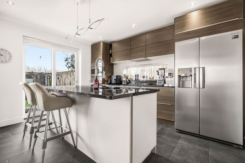 Property photo 3 of 48