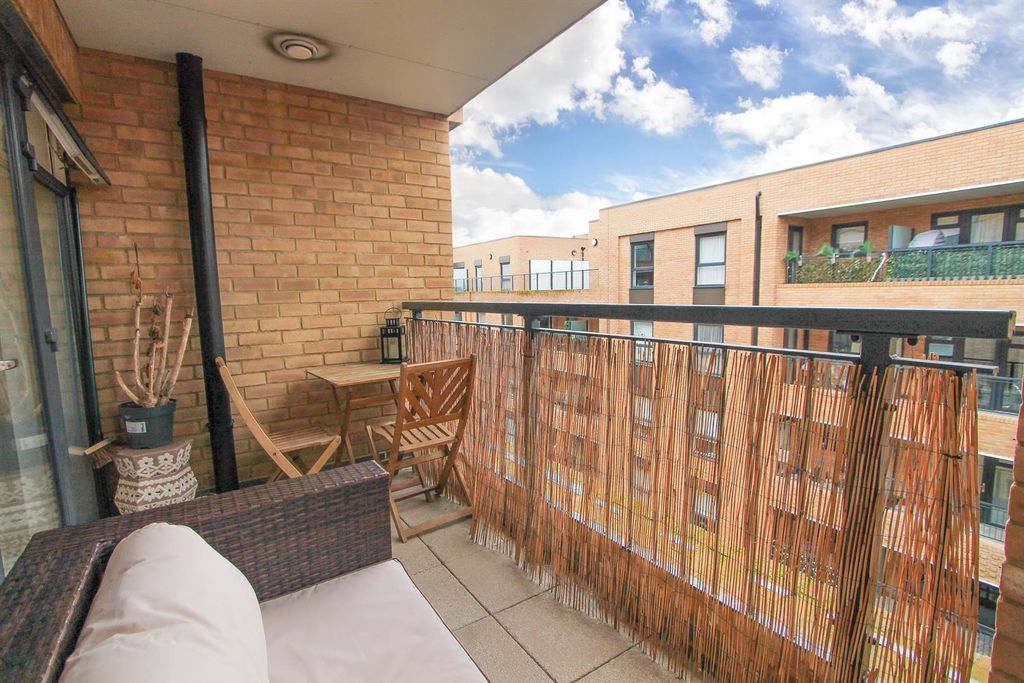 Property photo 2 of 22 Ec5F964d-B4c1-44Ef-A94A-d414d548408B.Jpg