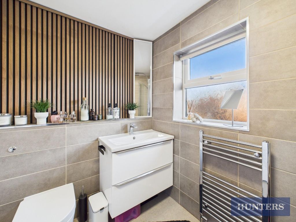 Property photo 3 of 20 Bathroom