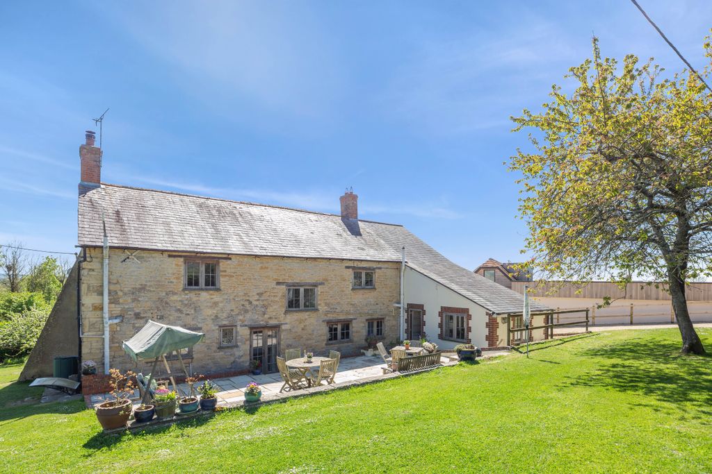 Property photo 2 of 25