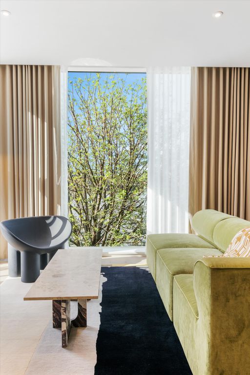 Property photo 3 of 18 Image