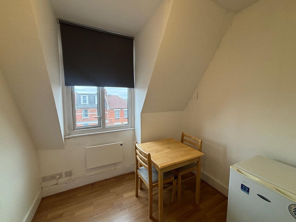 Property photo 3 of 5 3C Burlinton 2