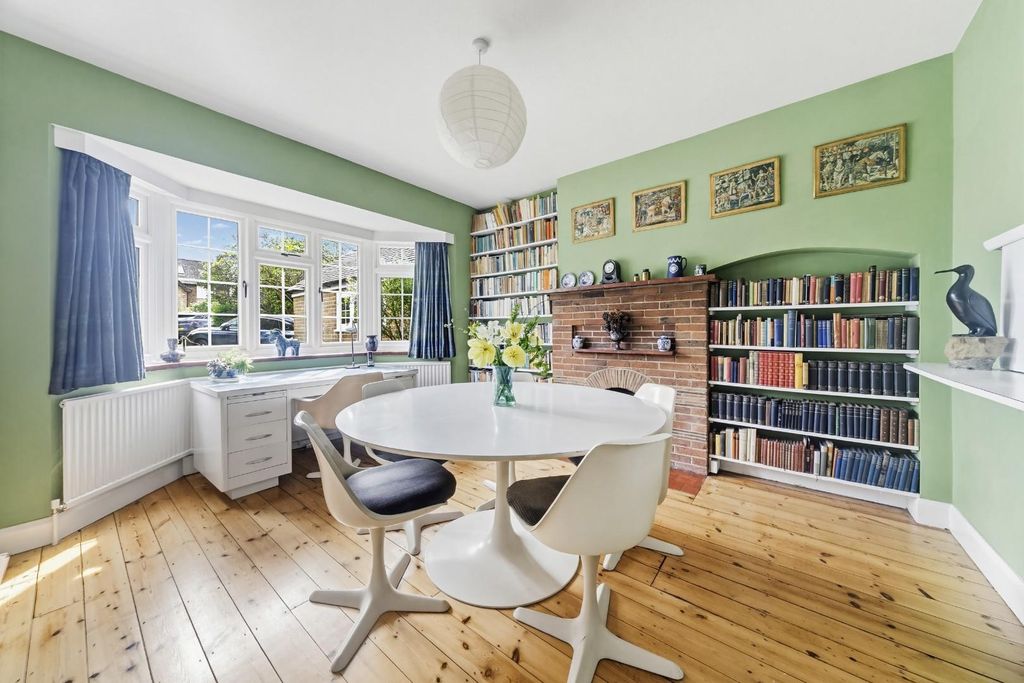 Property photo 3 of 18 Cross Road