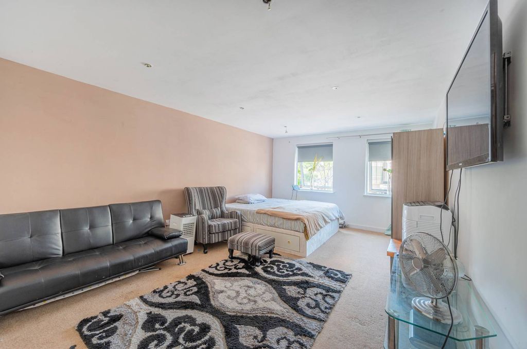 Property photo 2 of 5