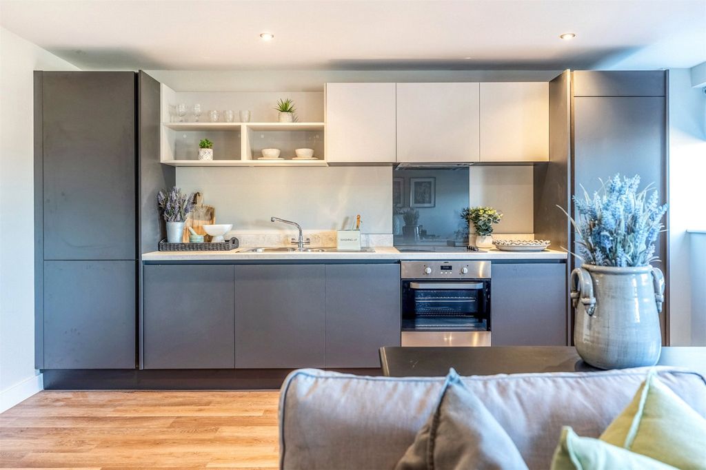 Property photo 2 of 12 Picture No. 32