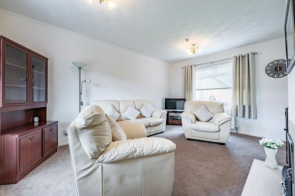 Property photo 2 of 33
