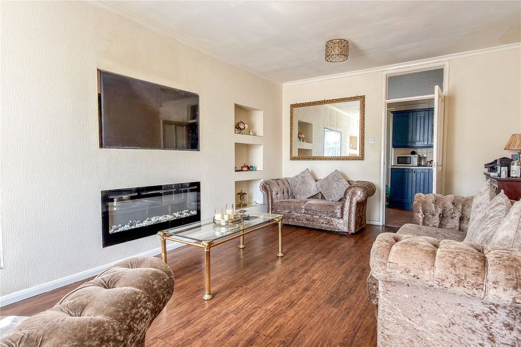 Property photo 2 of 17 Lounge