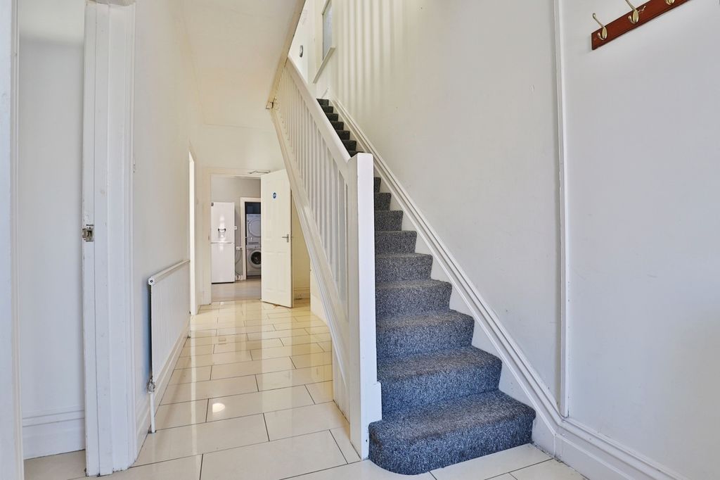 Property photo 3 of 17 Pbox-Img.Jpg