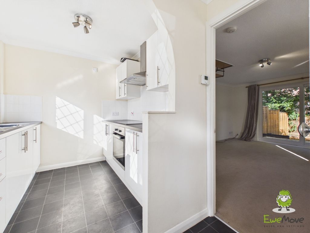 Property photo 2 of 21 Ewemove Estate Agents Basingstoke - Blackberry Wal