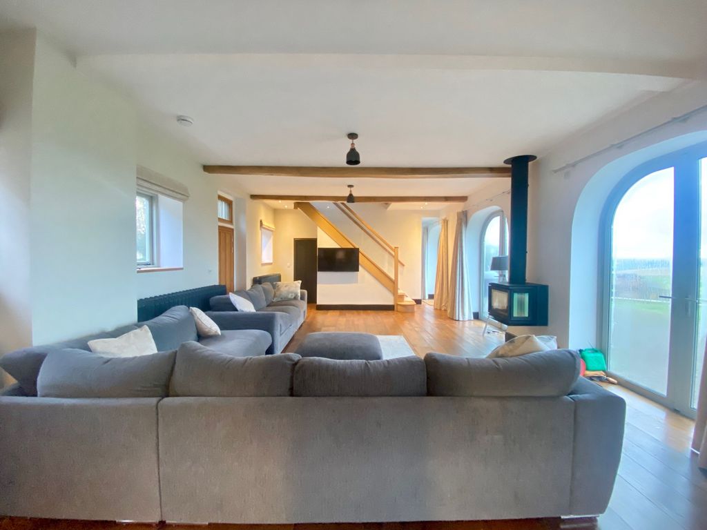 Property photo 3 of 17 Living Room