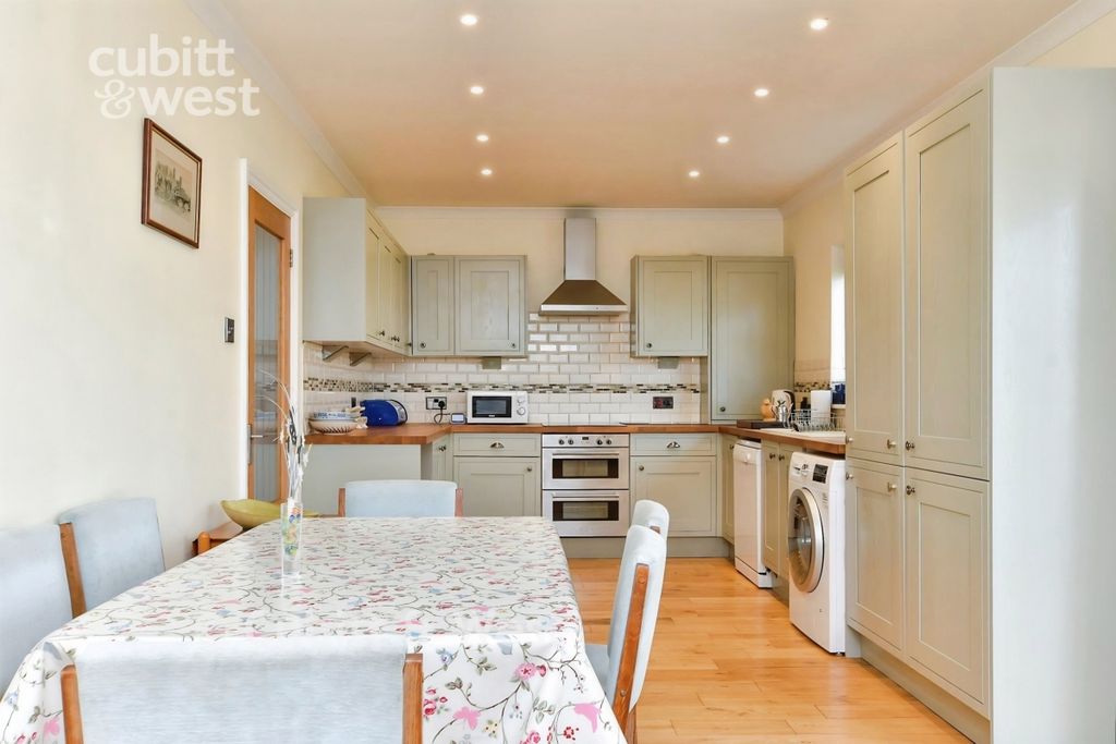 Property photo 2 of 16 Kitchen/Diner