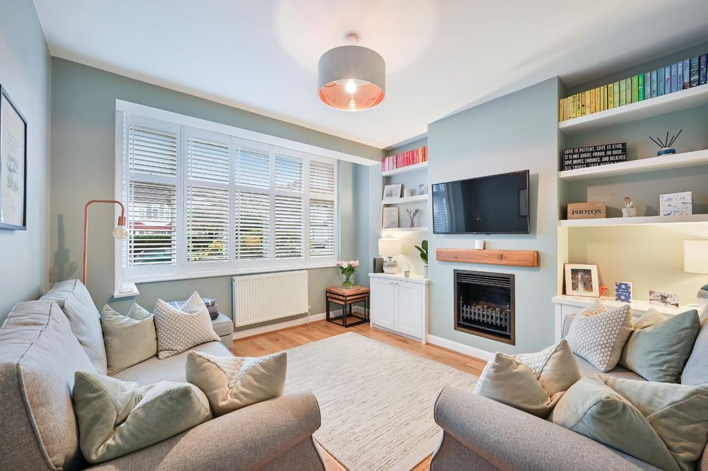 Property photo 2 of 23 Stoneleigh Avenue,  (2).Jpg