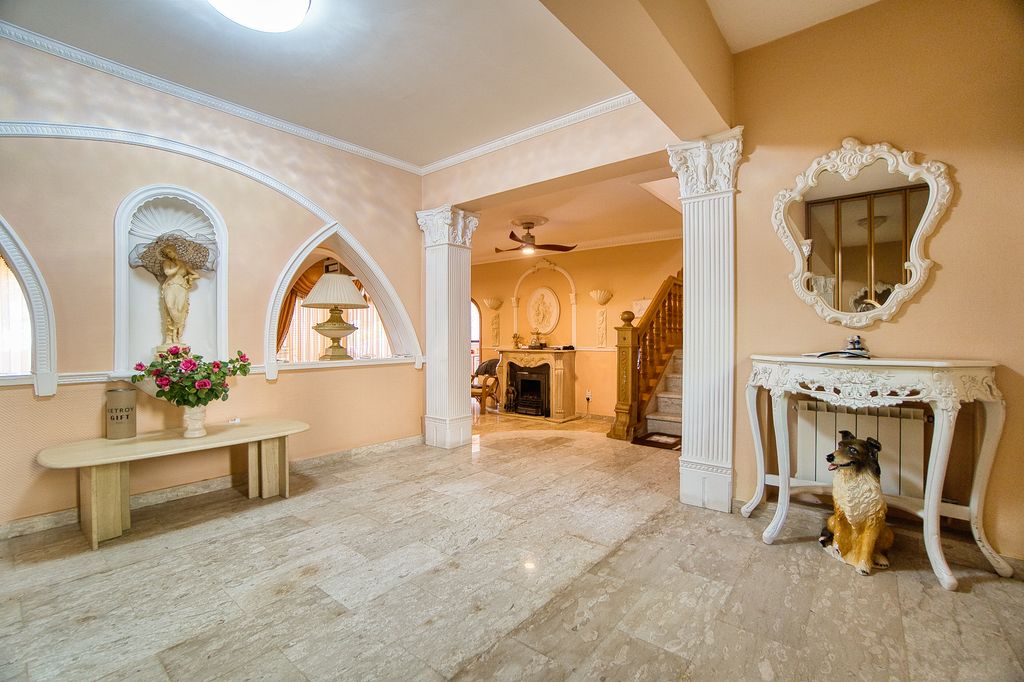 Property photo 3 of 59