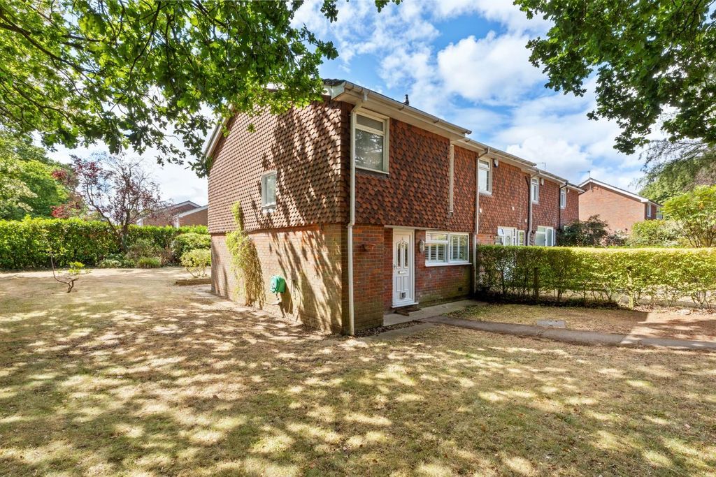 Property photo 1 of 16 Devonshire Close