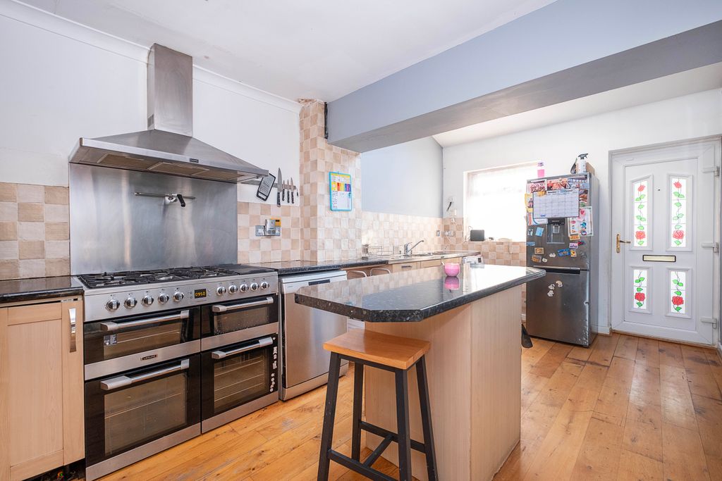 Property photo 3 of 13