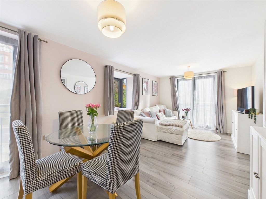 Property photo 2 of 12 Picture No. 01