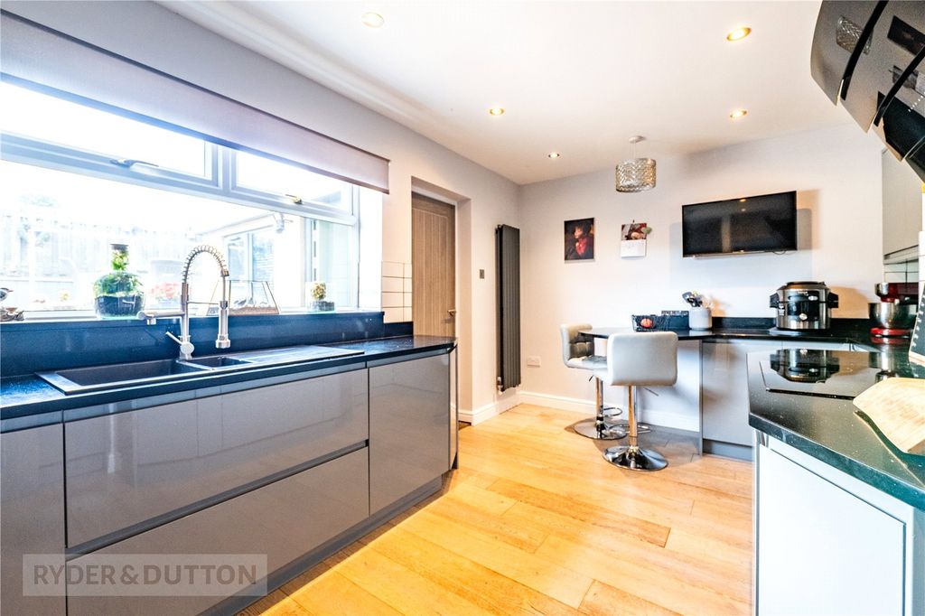 Property photo 3 of 24 Breakfast Kitchen