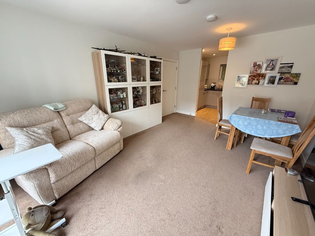 Property photo 3 of 12 5028432