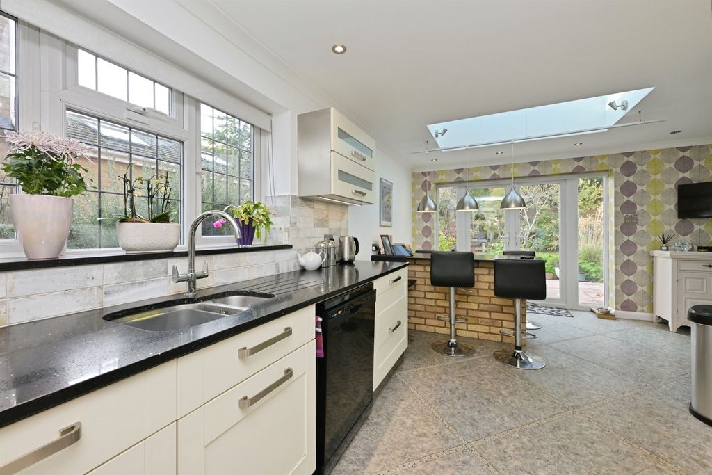 Property photo 2 of 25