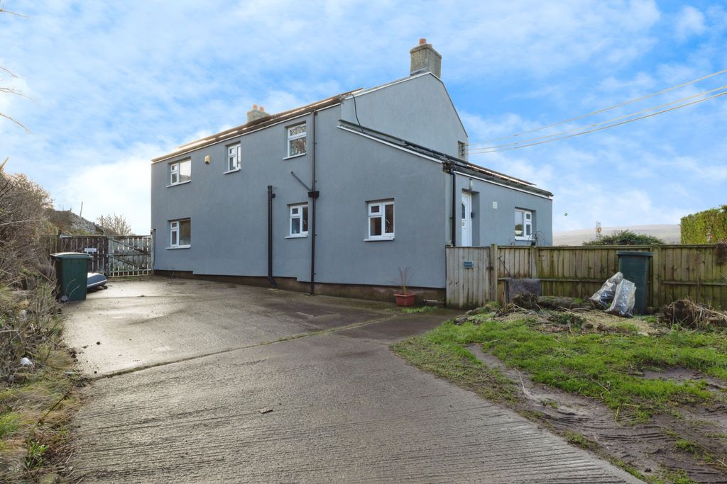 Property photo 2 of 21 Rear View