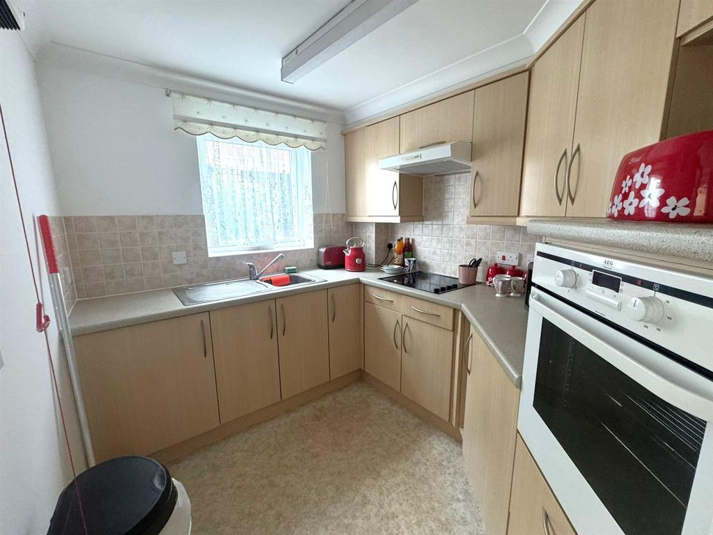 Property photo 3 of 6 Kitchen.Jpg