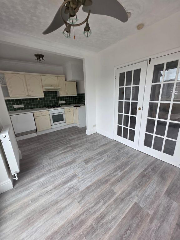 Property photo 3 of 14 Ktchen