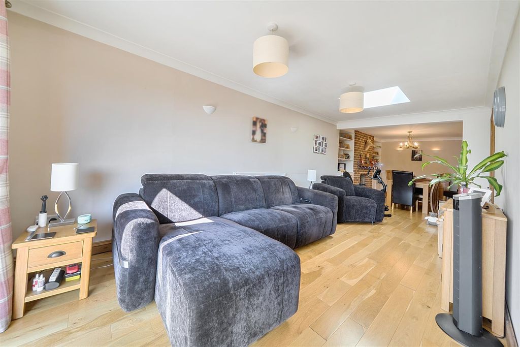 Property photo 3 of 25 For Sale By Aspire Residential | Cleveland Road