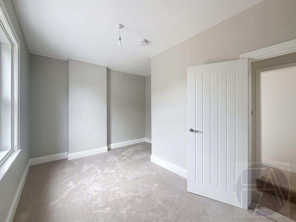 Property photo 2 of 13 4403183