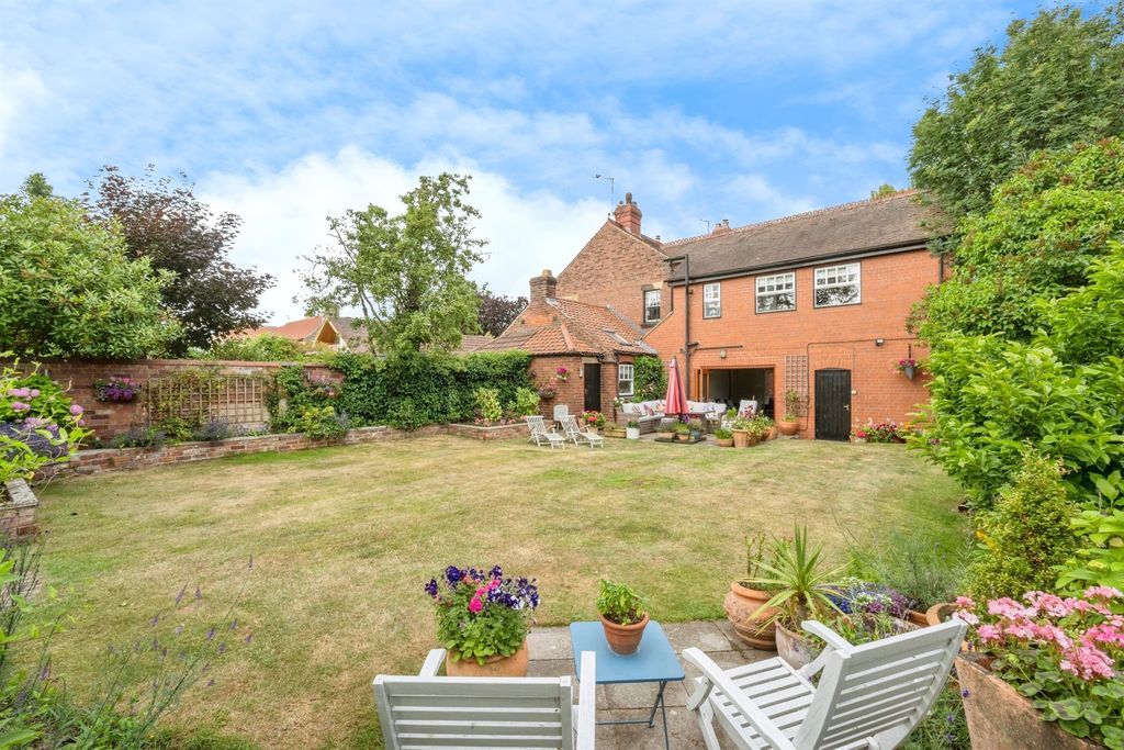 Additional image 10 of 5 bed semi-detached house for saleSt. Marys Road, Tickhill, Doncaster DN11