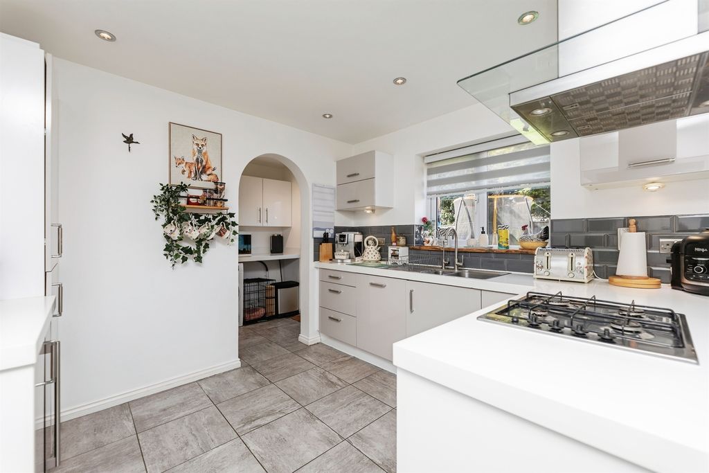 Property photo 3 of 18