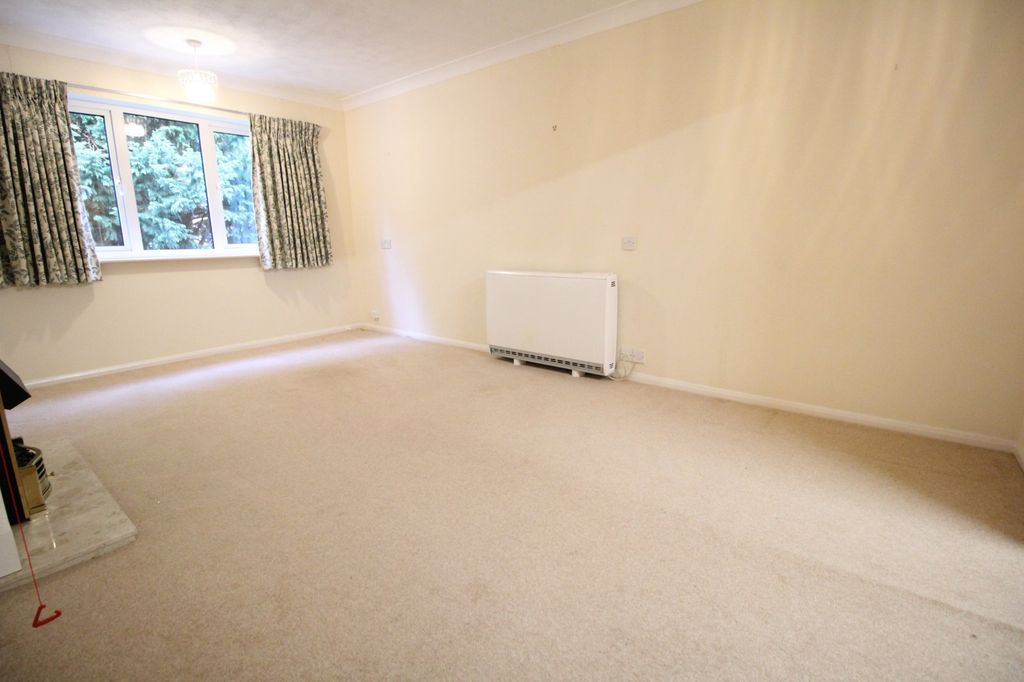 Property photo 2 of 11 Lounge/Dining Room