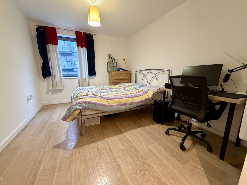 Property photo 3 of 6 Bedroom