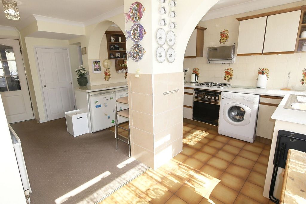 Property photo 2 of 22