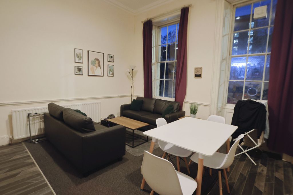 Property photo 2 of 25