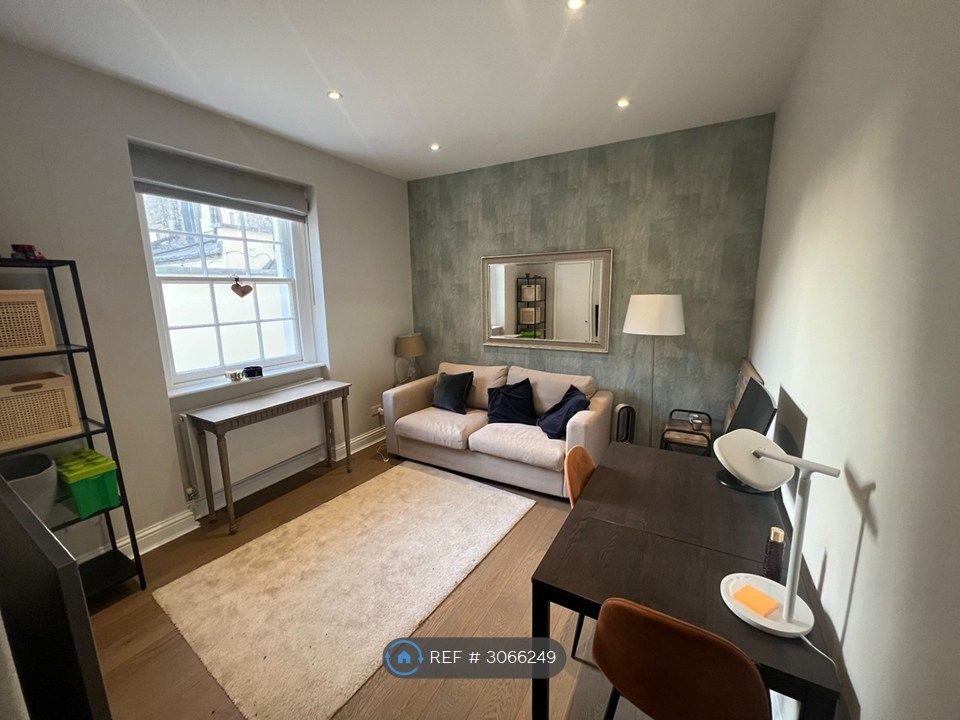 Property photo 1 of 8 Living Room