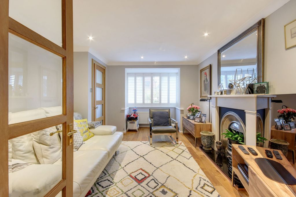 Property photo 2 of 17